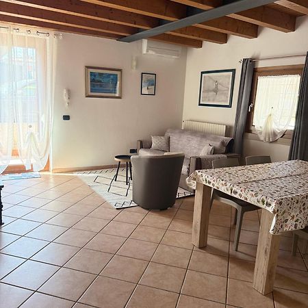 Ely Hause Apartment Calmasino Bagian luar foto